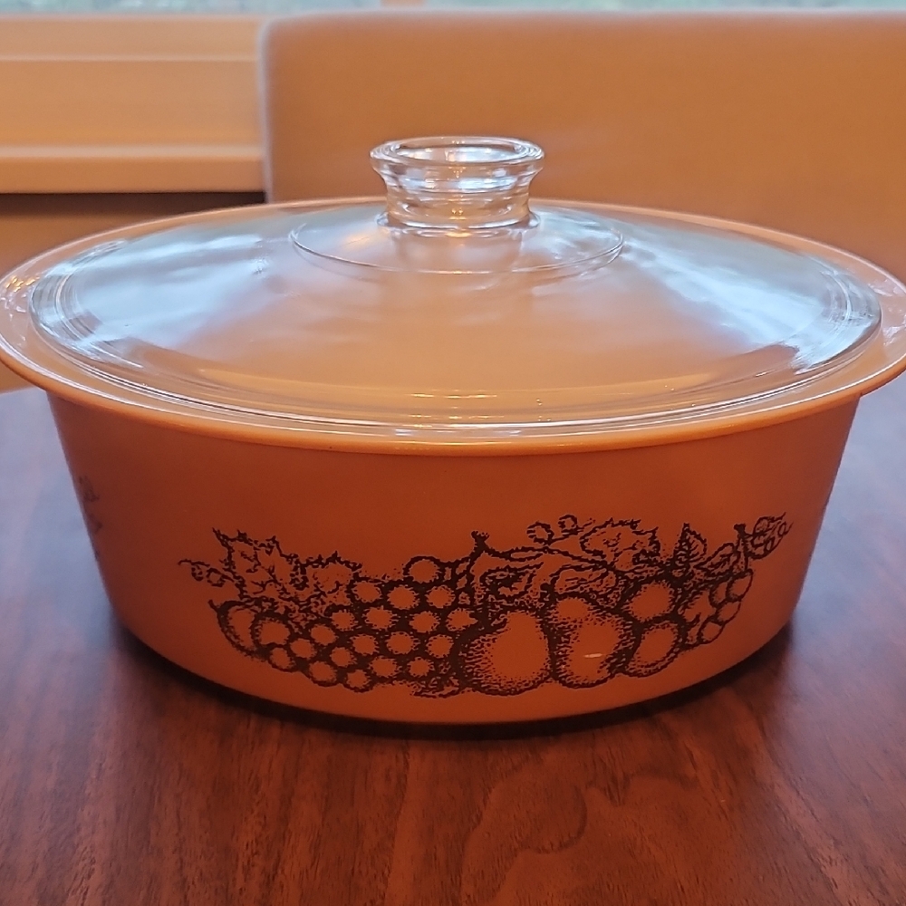 Vintage Pyrex Big Bertha With Lid